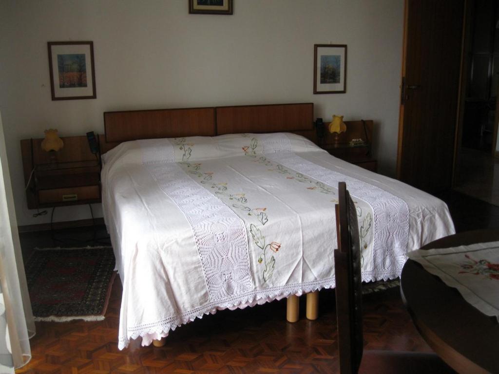 La Casa Dei Pini Bed & Breakfast Malnate Exterior photo
