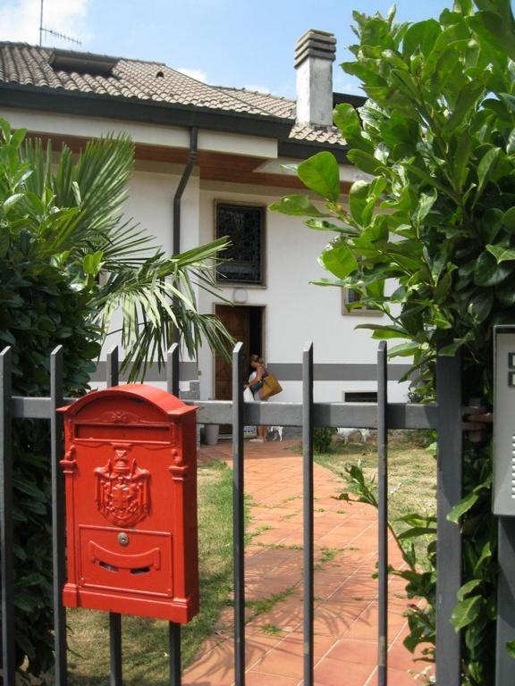 La Casa Dei Pini Bed & Breakfast Malnate Exterior photo
