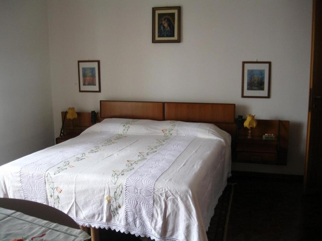 La Casa Dei Pini Bed & Breakfast Malnate Exterior photo